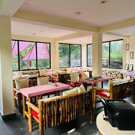 Red House Cafe And Inn 마날리 외부 사진