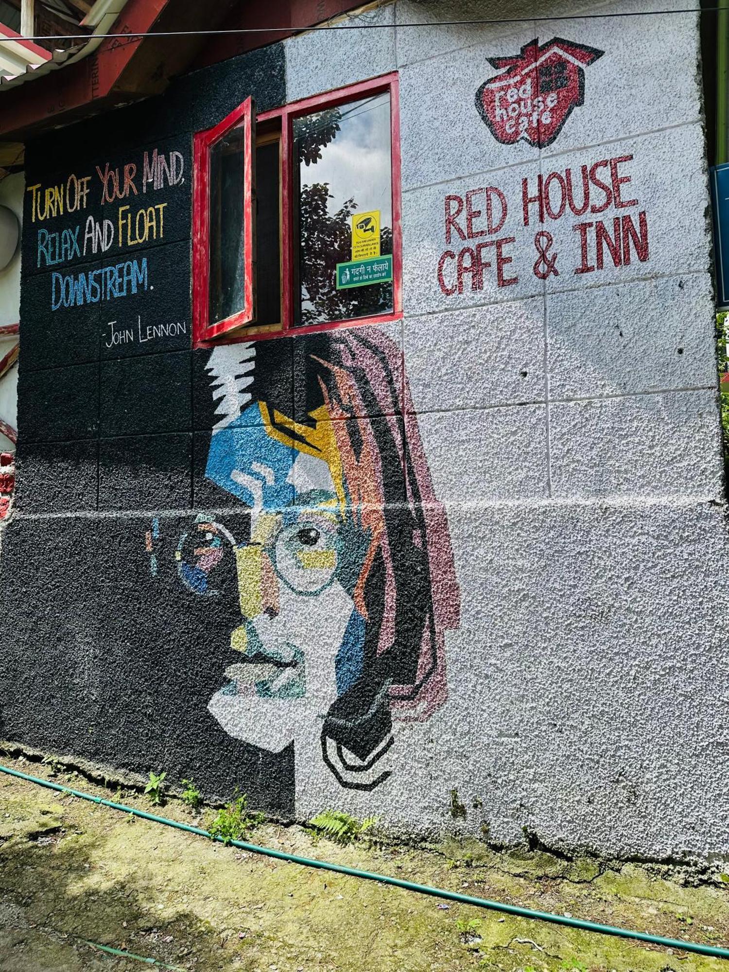 Red House Cafe And Inn 마날리 외부 사진