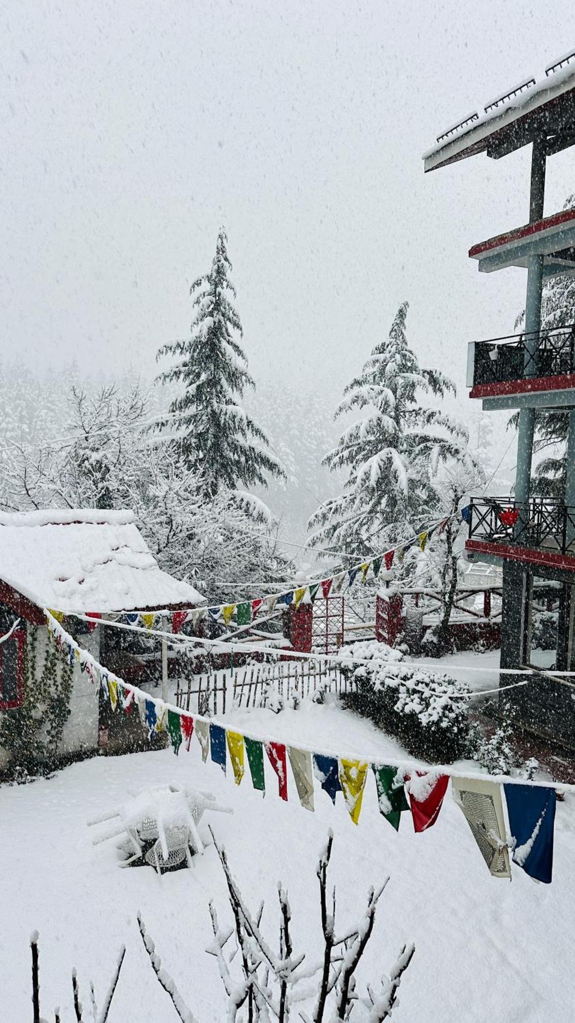 Red House Cafe And Inn 마날리 외부 사진