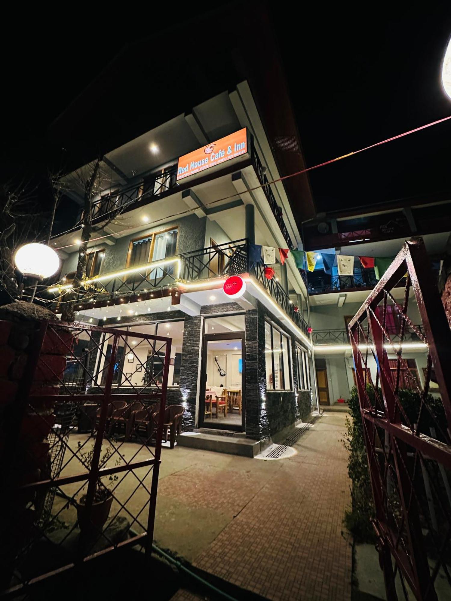 Red House Cafe And Inn 마날리 외부 사진