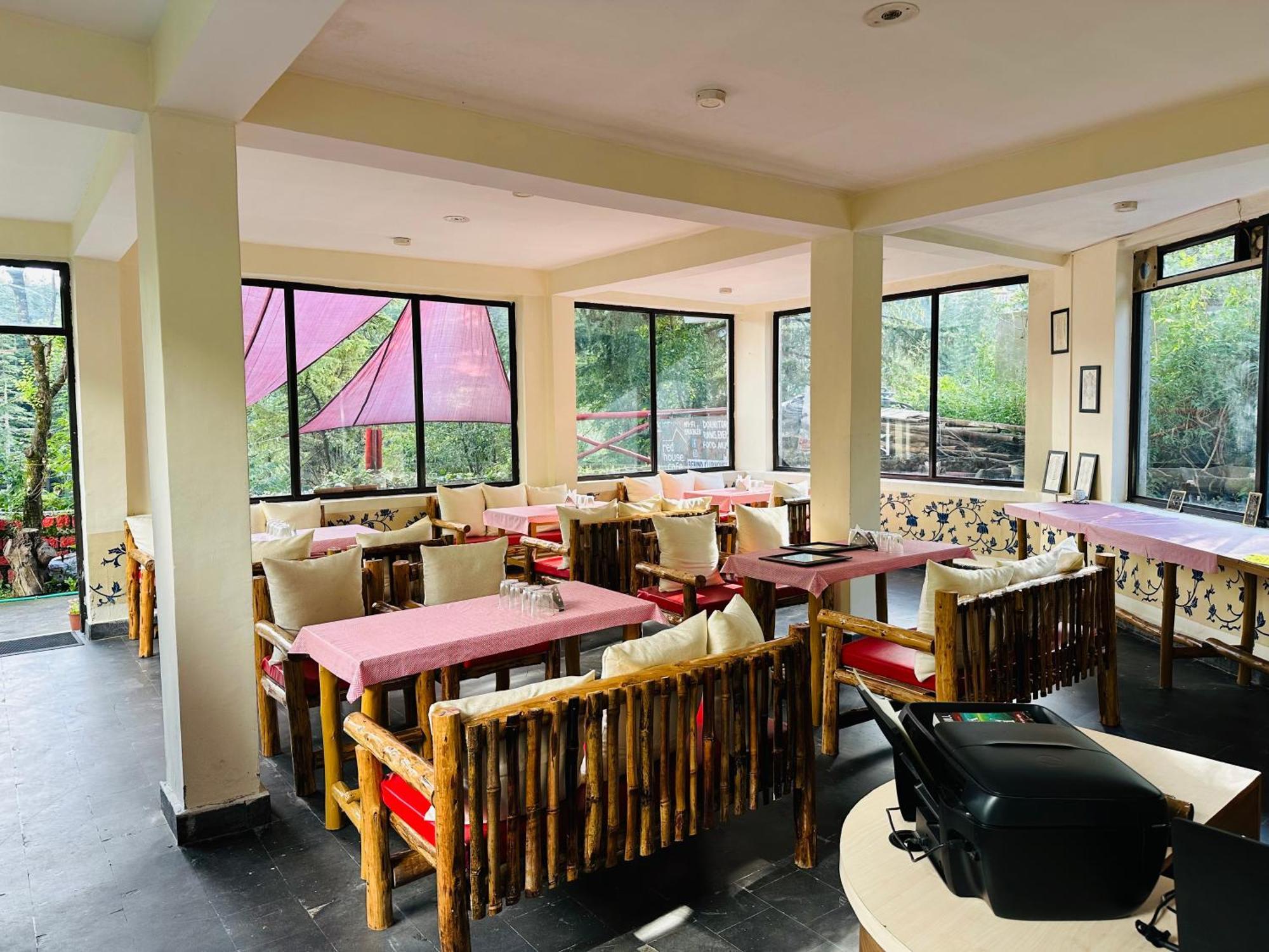 Red House Cafe And Inn 마날리 외부 사진