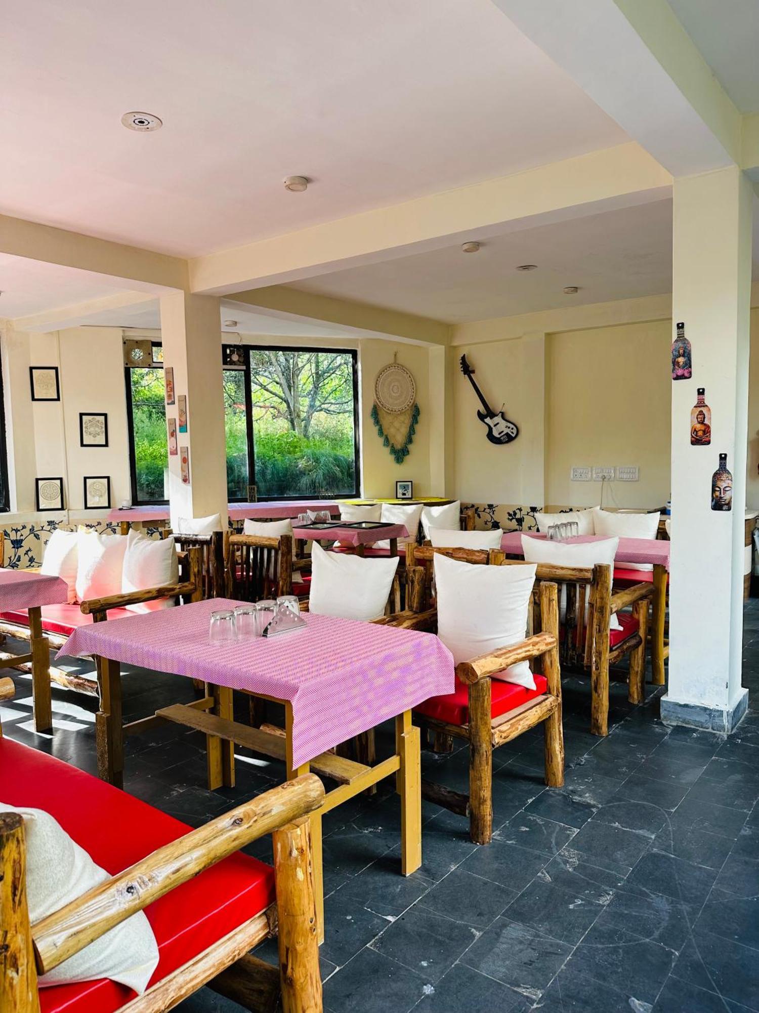 Red House Cafe And Inn 마날리 외부 사진
