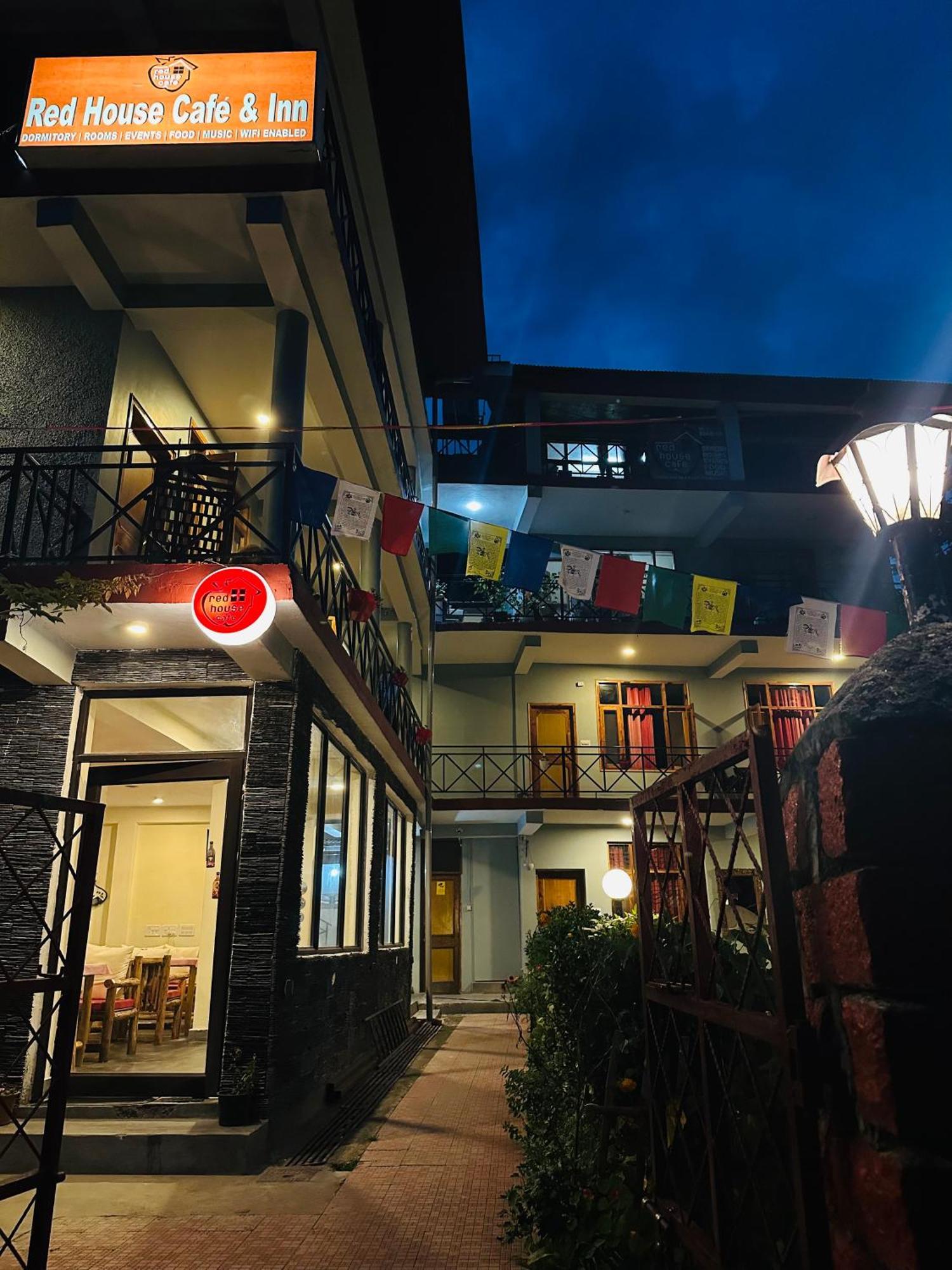 Red House Cafe And Inn 마날리 외부 사진