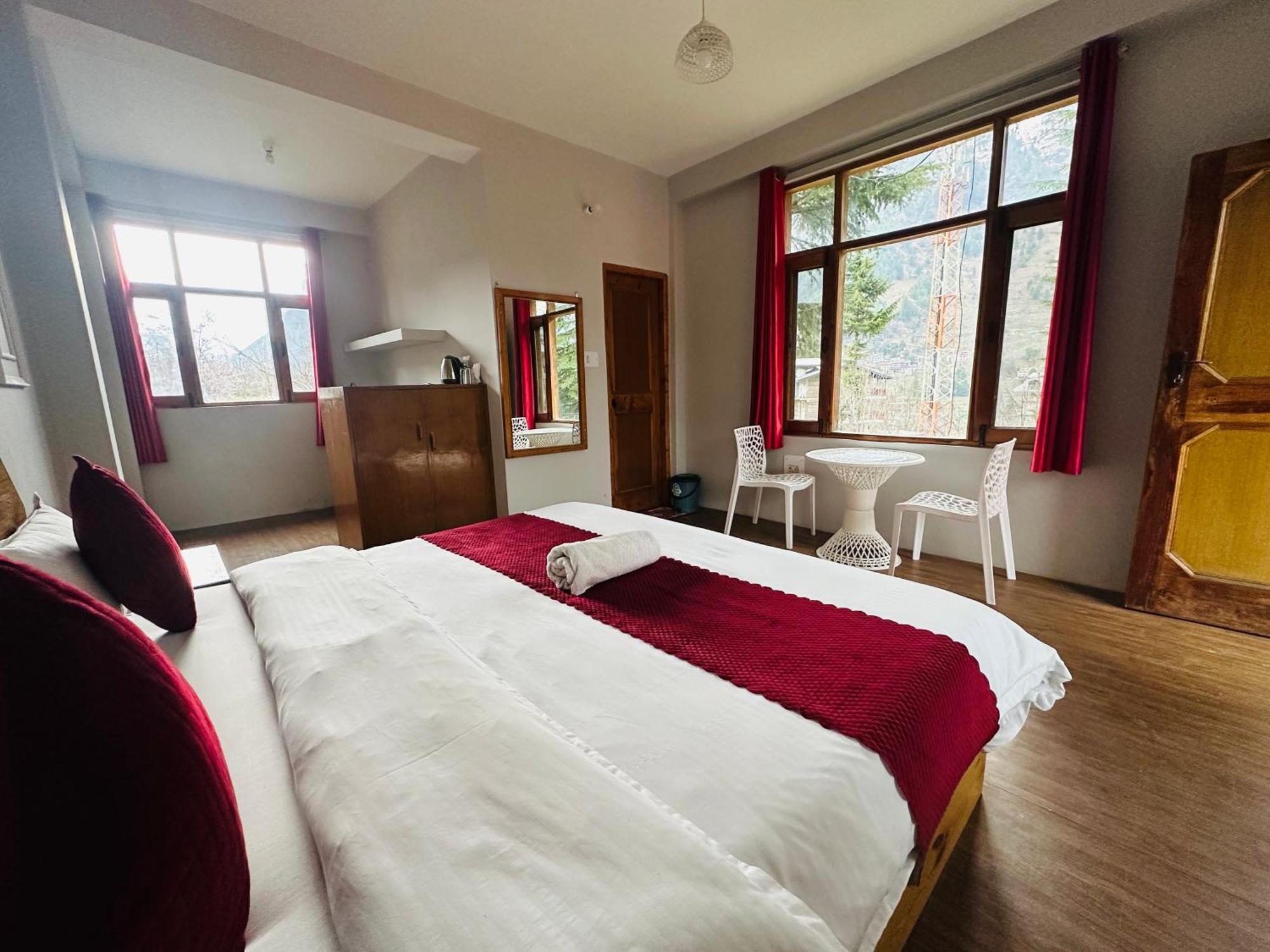 Red House Cafe And Inn 마날리 외부 사진
