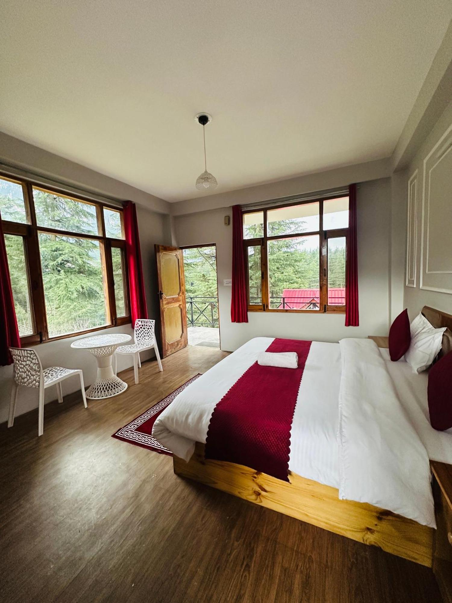 Red House Cafe And Inn 마날리 외부 사진